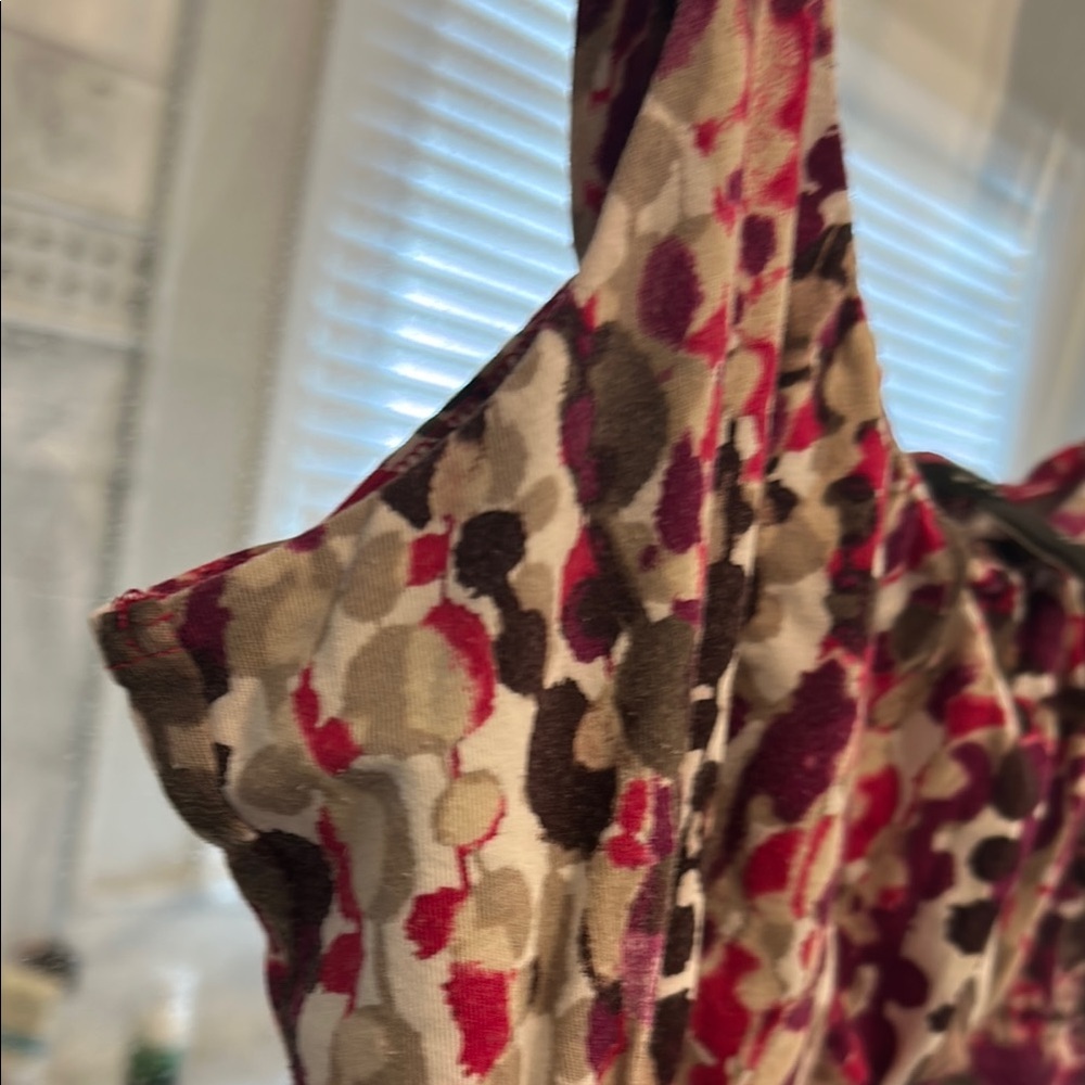 Patterned Women's Top - Picture 4 of 5